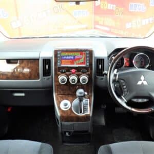 デリカD5　シャモニー　4WD　【特別仕様車】