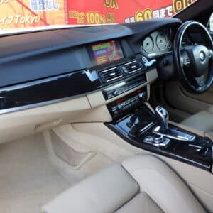 BMW　528i　Mスポーツ