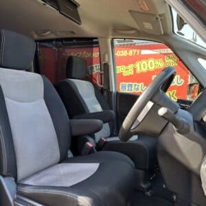 セレナ　ライダー パフォーマンススペック ブラックライン S-HYBRID【カスタム】【特別仕様車】
