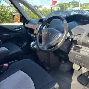 セレナ　ライダー パフォーマンススペック ブラックライン S-HYBRID【カスタム】【特別仕様車】