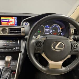 LEXUS　レクサス　IS300ｈ ＂ハイブリッド車＂