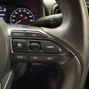YARIS　ヤリス　ハイブリッドX　【総合評価優良車】