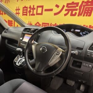 SERENA　セレナ　ハイウェイスター Vセレクション【特別仕様車】【総合評価優良車】【４WD】