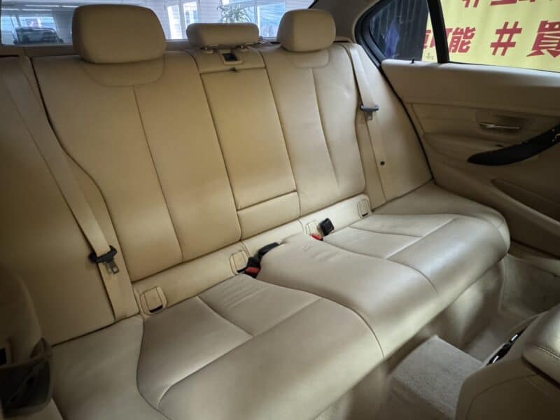 BMW 320i ラグジュアリー ターボ