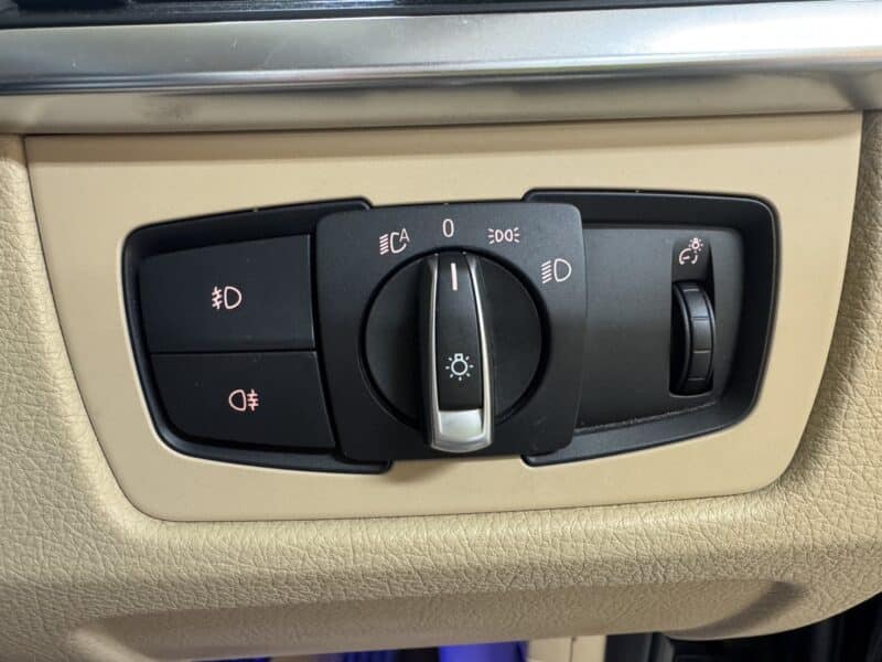 BMW 320i ラグジュアリー ターボ