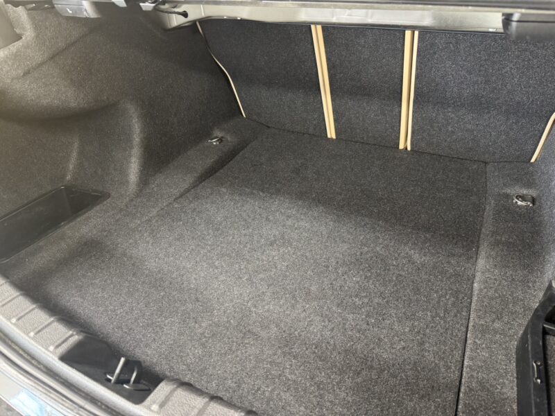 BMW 320i ラグジュアリー ターボ