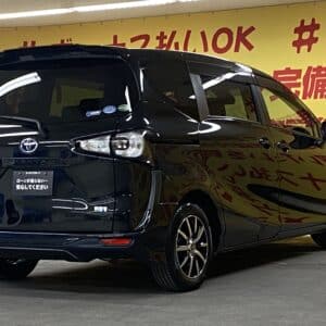 SIENTA　シエンタ　HYBRID　G　【カスタム】【車検2年付】