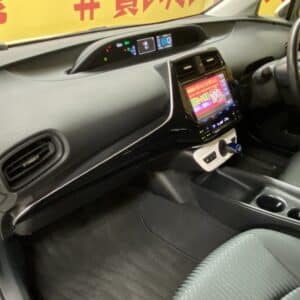 PRIUS プリウス　S 　【カスタム】