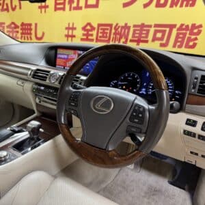 LEXUS　レクサスLS460　バージョンC・Iパッケージ　【総合評価優良車】【カスタム】【低走行6万キロ台】