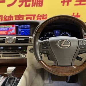 LEXUS　レクサスLS460　バージョンC・Iパッケージ　【総合評価優良車】【カスタム】【低走行6万キロ台】