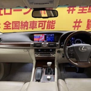 LEXUS　レクサスLS460　バージョンC・Iパッケージ　【総合評価優良車】【カスタム】【低走行6万キロ台】
