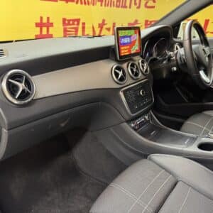 MERCEDES BENZ メルセデス・ベンツ　CLA180【総合評価優良車】