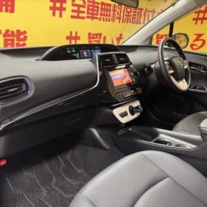 PRIUS プリウス  Ｓツーリングセレクション【総合評価優良車】【カスタム】