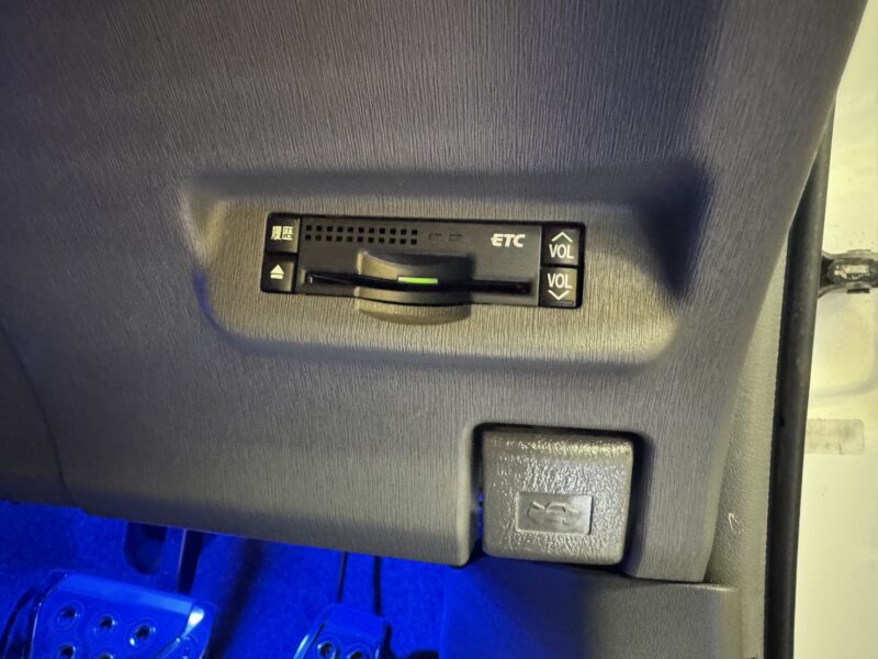 PRIUS プリウス Sツーリングセレクション 【カスタム】【総合評価優良車】【車検2年付】