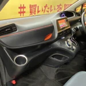SIENTA　シエンタ　HYBRID　G　【カスタム】【車検2年付】