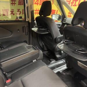 SERENA　セレナ　ハイウェイスター Vセレクション【特別仕様車】 【車検2年付】