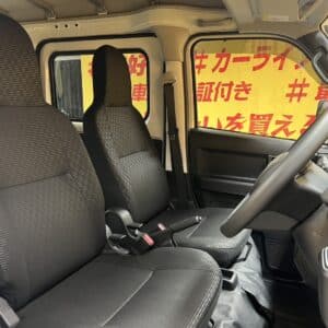 HIJET　ハイゼットカーゴ　デラックス【高年式】【低走行】【車検２年付】