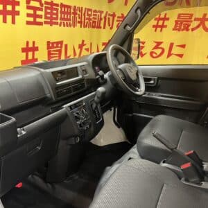 HIJET　ハイゼットカーゴ　デラックス【高年式】【低走行】【車検２年付】
