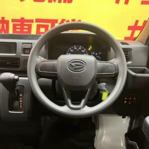 HIJET　ハイゼットカーゴ　デラックス【高年式】【低走行】【車検２年付】