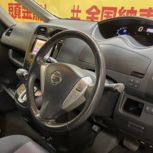SERENA　セレナ　ハイウェイスター Vセレクション【特別仕様車】【総合優良車】【４WD】