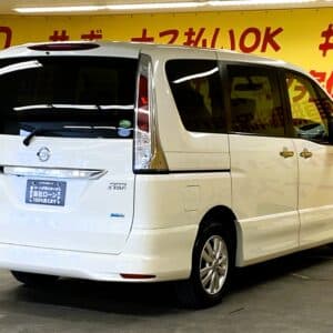 SERENA　セレナ　ハイウェイスター Vセレクション【特別仕様車】【総合優良車】【４WD】