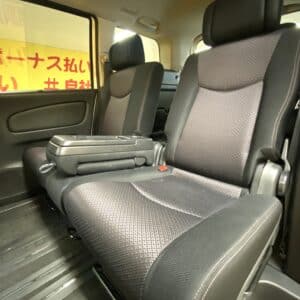 SERENA　セレナ　ハイウェイスター Vセレクション【特別仕様車】【総合優良車】【４WD】
