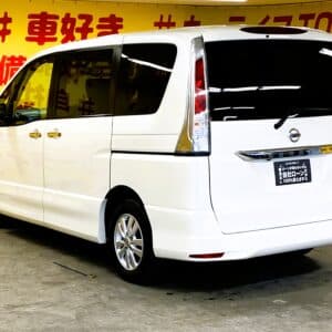 SERENA　セレナ　ハイウェイスター Vセレクション【特別仕様車】【総合優良車】【４WD】