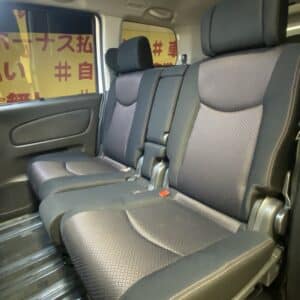 SERENA　セレナ　ハイウェイスター Vセレクション【カスタム車両】【総合評価優良車両】【車検２年付】【タイヤ４本新品】