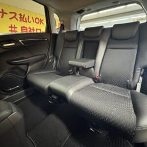 FIT フィットHV　Lパッケージ　【タイヤ４本新品】
