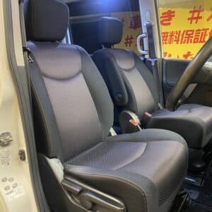 SERENA　セレナ　ハイウェイスター Vセレクション【カスタム車両】【総合評価優良車両】【車検２年付】【タイヤ４本新品】