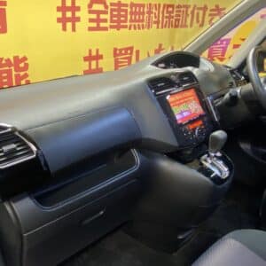 SERENA　セレナ　ハイウェイスター Vセレクション【カスタム車両】【総合評価優良車両】【車検２年付】【タイヤ４本新品】