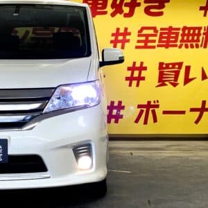 SERENA　セレナ　ハイウェイスター Vセレクション【特別仕様車】【総合優良車】【４WD】