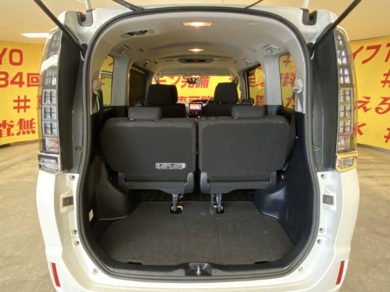 VOXY ヴォクシーHV V 【車検2年付】