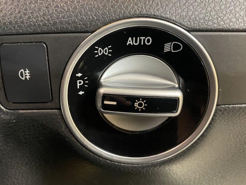 MERCEDES BENZ メルセデスベンツ B180 バリューパッケージ