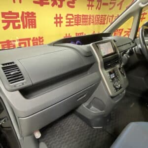 VOXY　ヴォクシー　ZS　