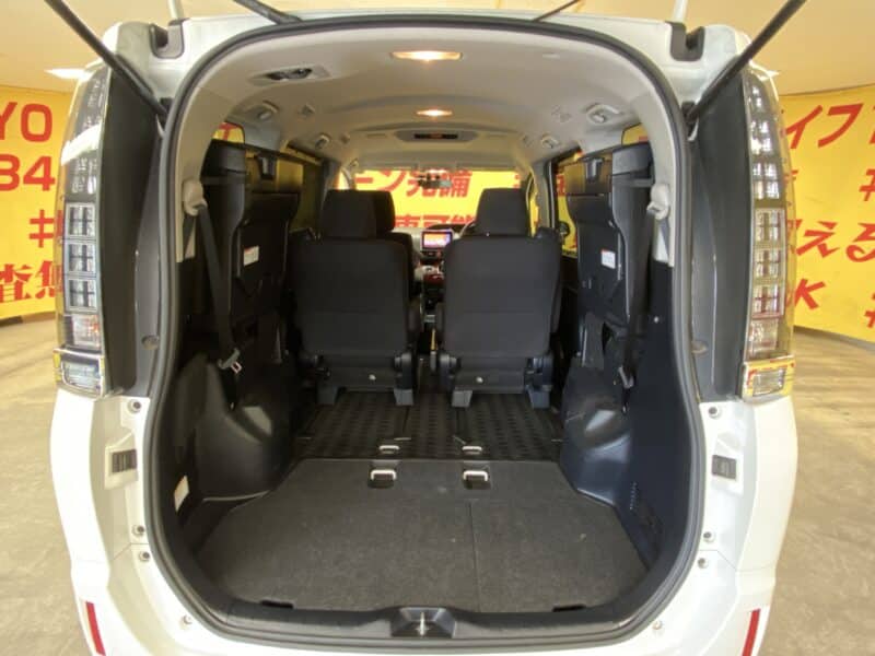 VOXY ヴォクシーHV V 【車検2年付】