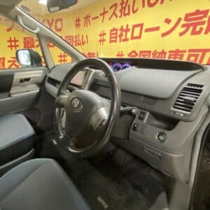VOXY　ヴォクシー　ZS　