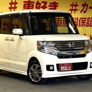 N-BOX　カスタム SSパッケージ　【特別仕様車】【４WD】【新品タイヤ付】