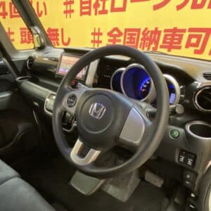 N-BOX　カスタム SSパッケージ　【特別仕様車】【４WD】【新品タイヤ付】