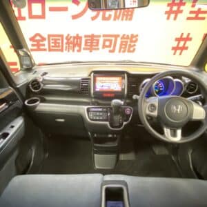 N-BOX　カスタム SSパッケージ　【特別仕様車】【４WD】【新品タイヤ付】