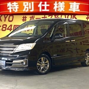 SERENA　セレナ　ライダー　ブラックライン　S-HV【特別仕様車】【車検2年付】【タイヤ4本新品】
