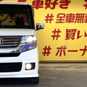 N-BOX　カスタム SSパッケージ　【特別仕様車】【４WD】【新品タイヤ付】