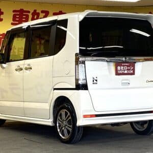 N-BOX　カスタム SSパッケージ　【特別仕様車】【４WD】【新品タイヤ付】