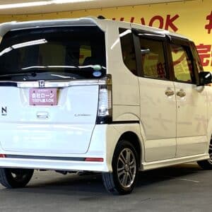 N-BOX　カスタム SSパッケージ　【特別仕様車】【４WD】【新品タイヤ付】