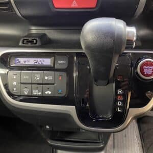 N-BOX　カスタム SSパッケージ　【特別仕様車】【４WD】【新品タイヤ付】