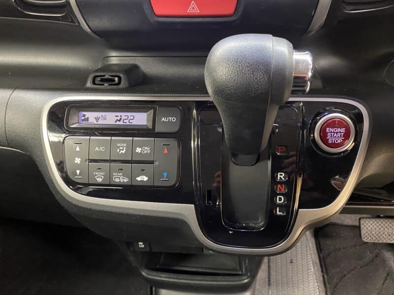 N-BOX カスタム SSパッケージ 【特別仕様車】【4WD】【新品タイヤ付】