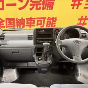 HIJET　ハイゼットカーゴ　デラックス　【４WD】【車検２年付】
