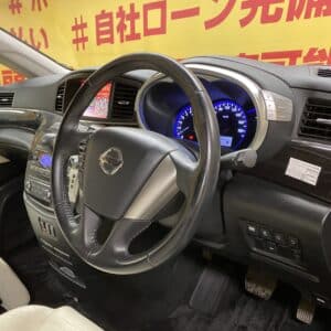 ELGRAND　エルグランド　ライダー 白本革シートマニュアルシート  【特別仕様車】