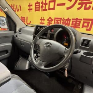 HIJET　ハイゼットカーゴ　デラックス　【４WD】【車検２年付】
