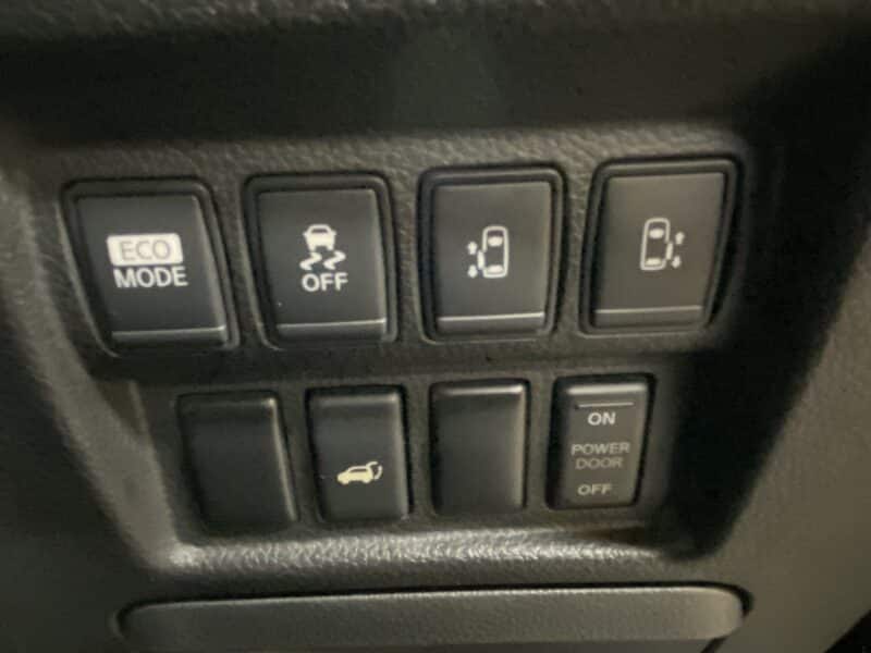 ELGRAND エルグランド ライダー 白本革シートマニュアルシート 【特別仕様車】